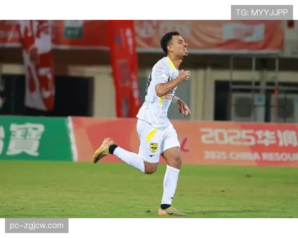 终场:兰斯2-2斯特拉斯堡,主队补时阶段通过一次肋部定位球配合绝平